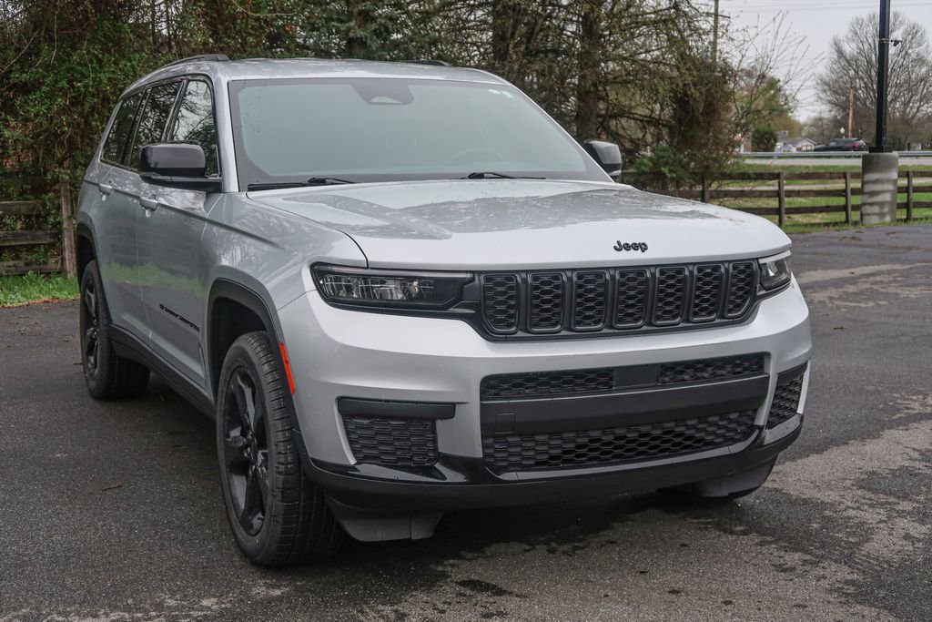 Used 2023 Jeep Grand Cherokee L Laredo RWD image 6