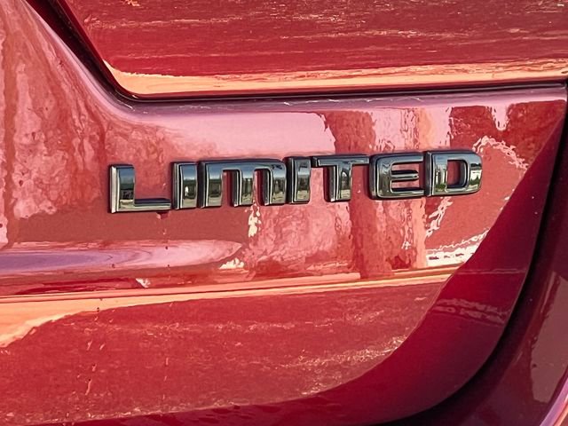 Used 2024 Jeep Grand Cherokee Limited w/ Luxury Tech Group II image 9