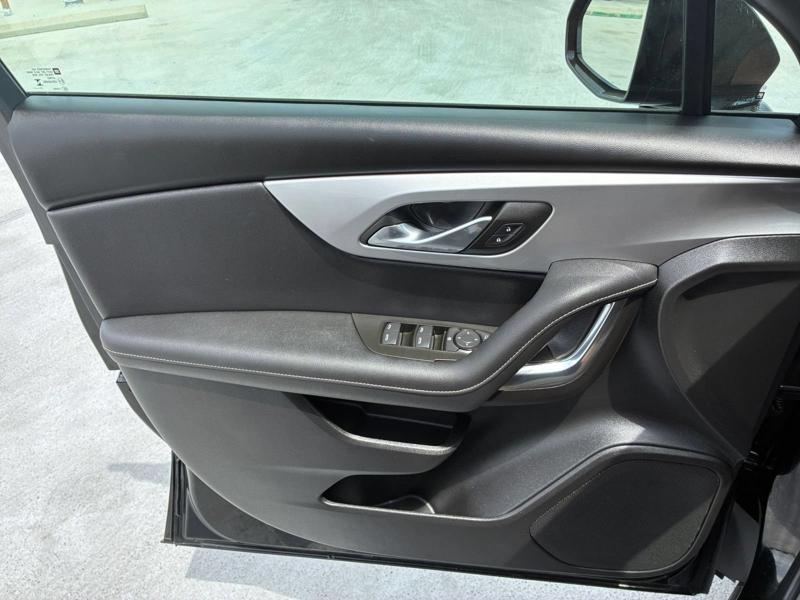 Used 2025 Chevrolet Blazer LT FWD image 18