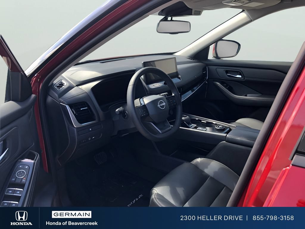 Used 2025 Nissan Rogue SL AWD/4WD image 4