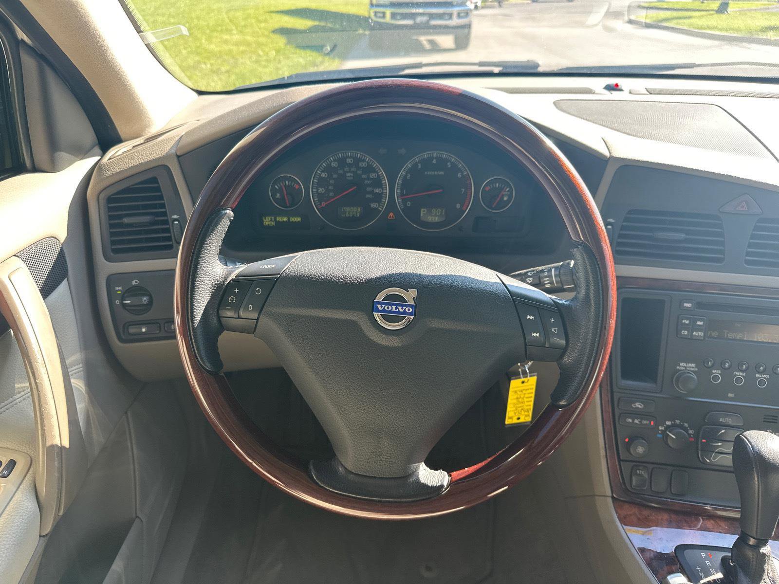 Used 2005 Volvo V70 2.5T FWD image 17