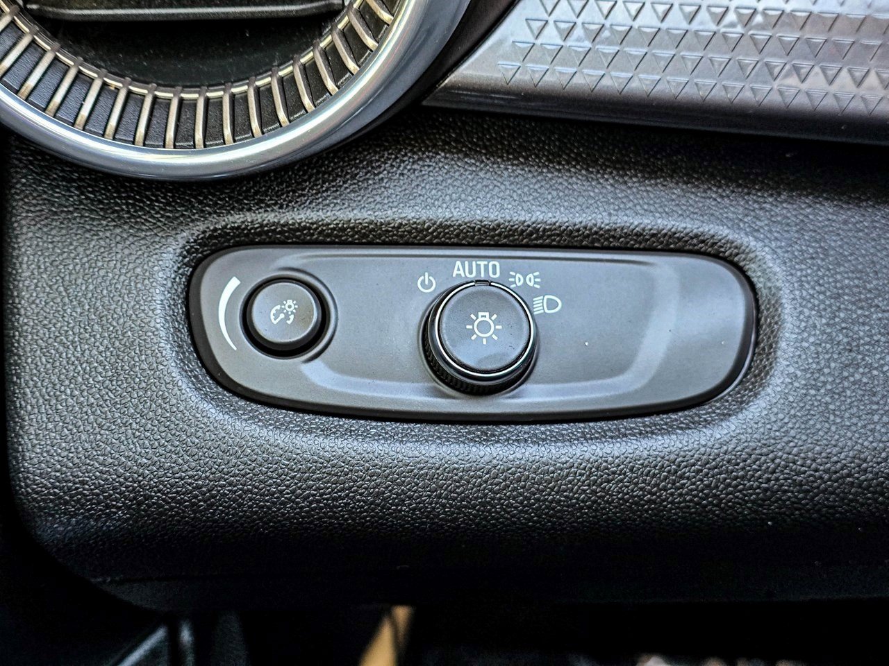 Certified 2024 Chevrolet Trax ACTIV w/ Driver Confidence Package image 22