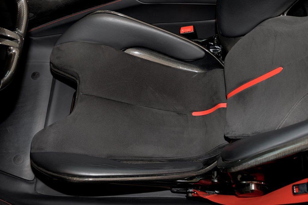 Used 2022 Ferrari SF90 Spider image 10