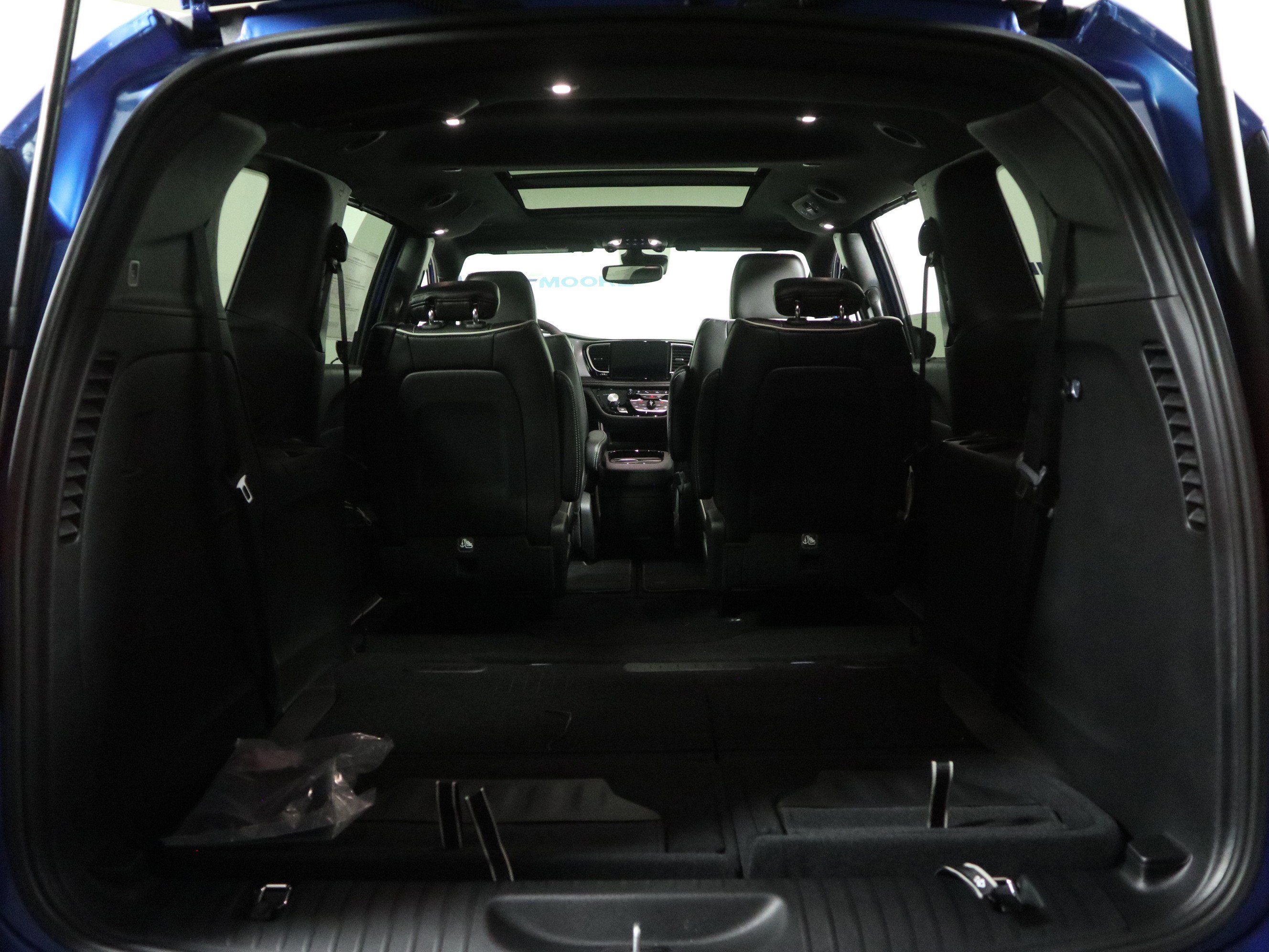 New 2026 Chrysler Pacifica Limited w/ S Appearance Package image 9