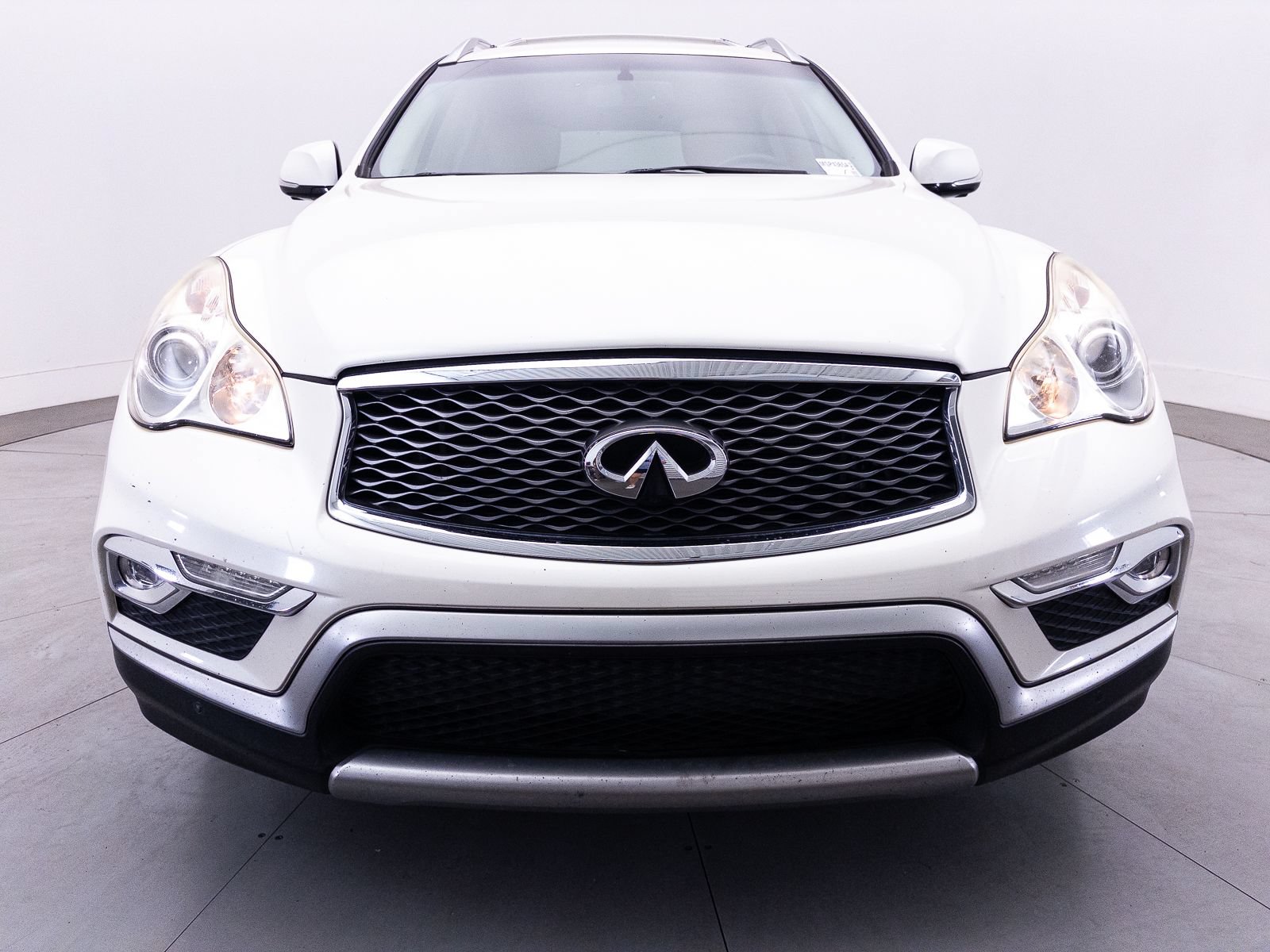 Used 2017 INFINITI QX50 2WD w/ Deluxe Touring Package image 2