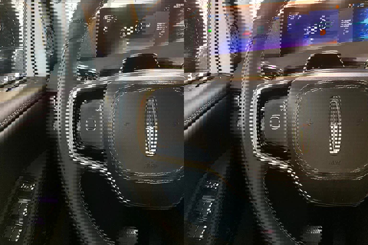 Used 2025 Lincoln Navigator Reserve image 23