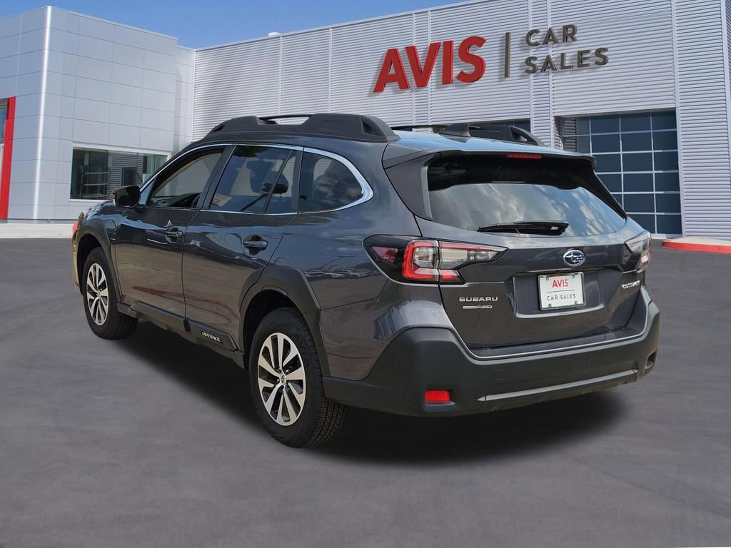 Used 2025 Subaru Outback Premium image 3