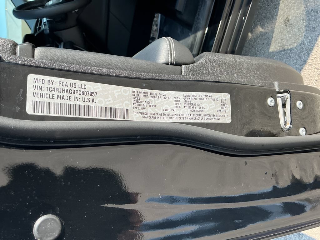 Certified 2023 Jeep Grand Cherokee Laredo AWD/4WD image 30