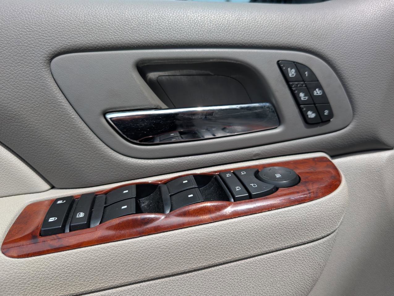 Used 2013 Chevrolet Tahoe LTZ image 18