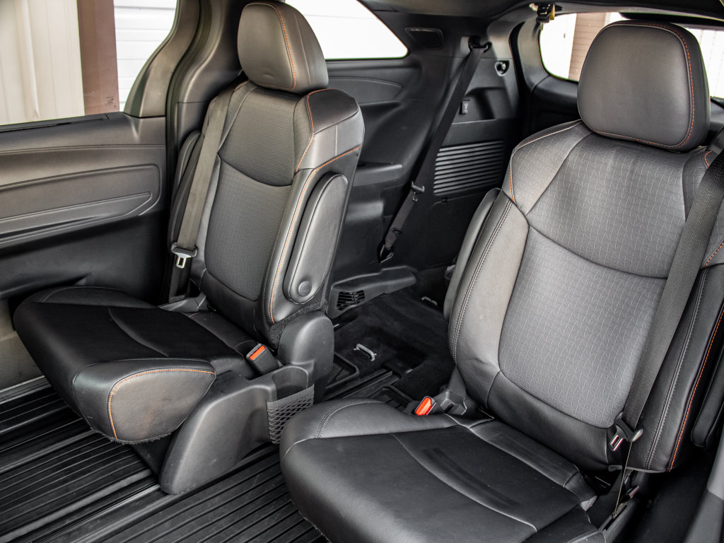 Used 2024 Toyota Sienna XSE w/ XSE Plus Package AWD/4WD image 25