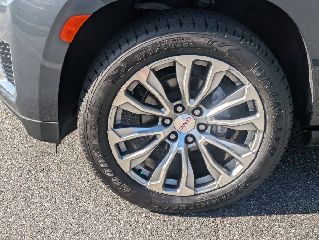 Used 2021 GMC Yukon Denali w/ Denali Premium Package AWD/4WD image 14