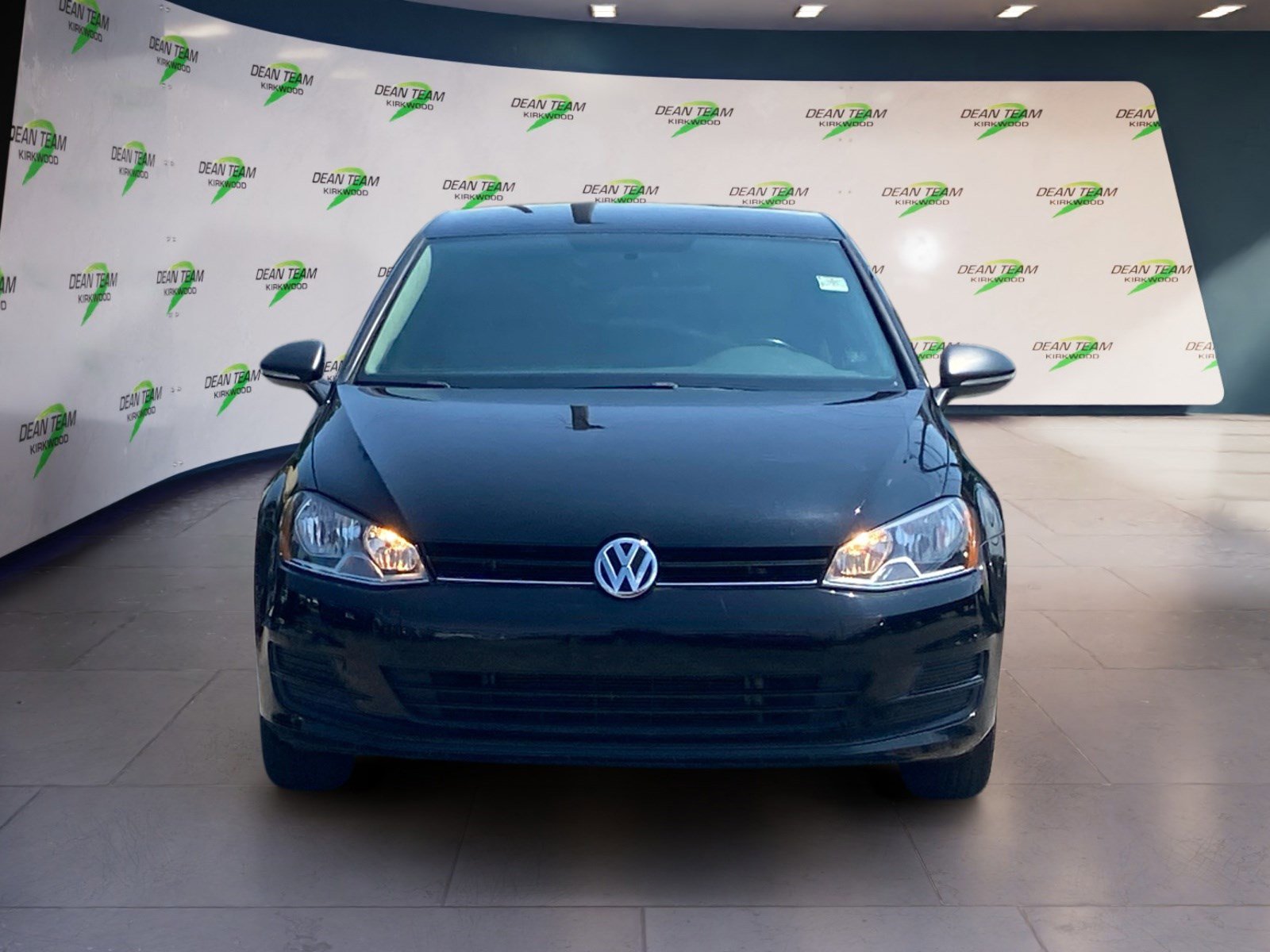 Used 2017 Volkswagen Golf S image 7