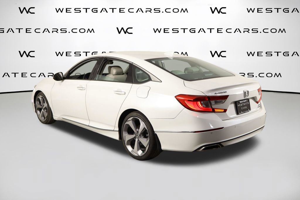 Used 2018 Honda Accord Touring image 2