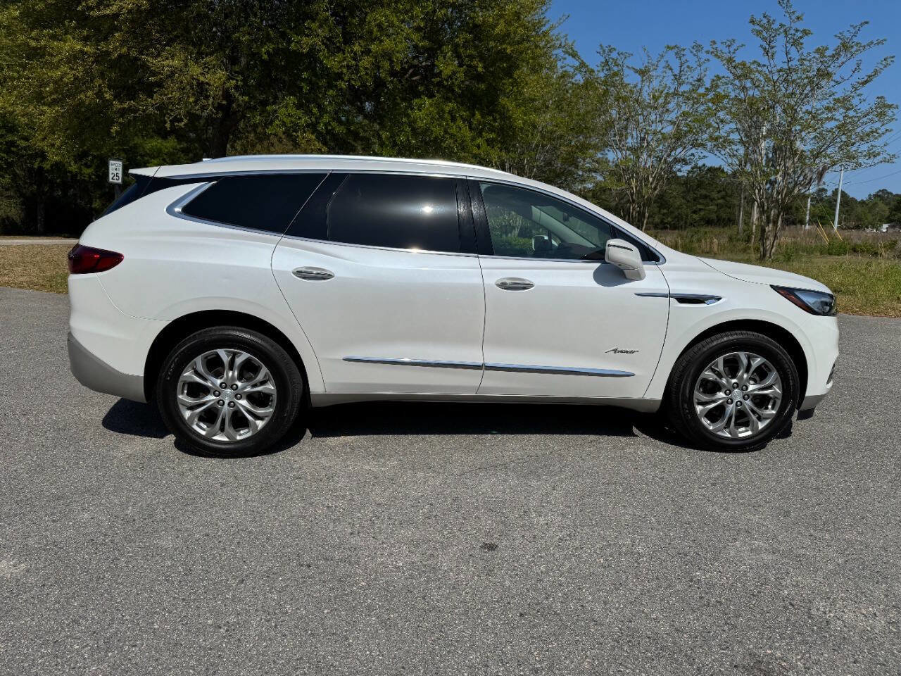 Used 2018 Buick Enclave Avenir w/ Avenir Technology Package image 7