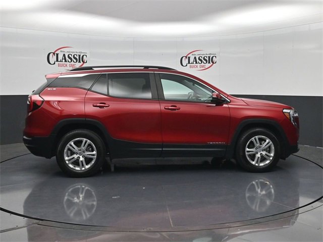 Used 2023 GMC Terrain SLE w/ Driver Convenience Package image 6