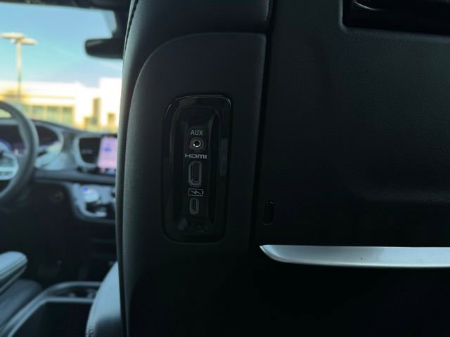New 2026 Chrysler Pacifica Select image 24