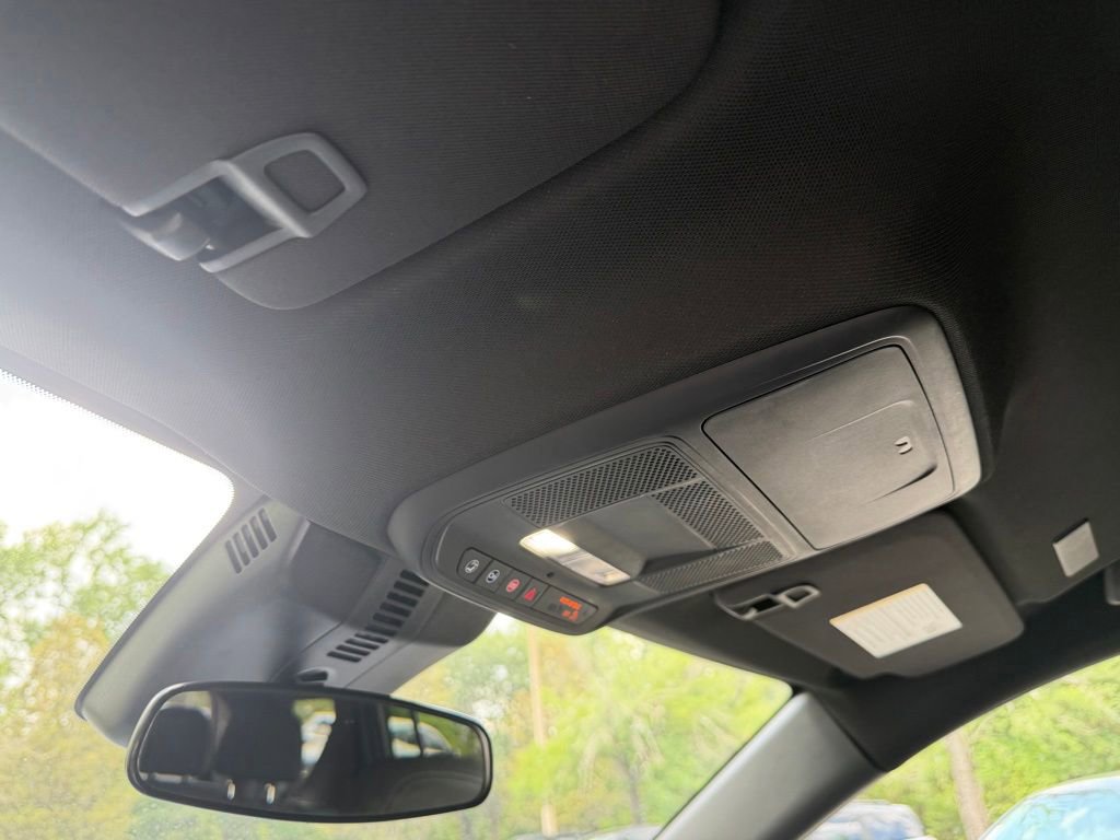 Used 2025 Chevrolet Traverse LT FWD image 28