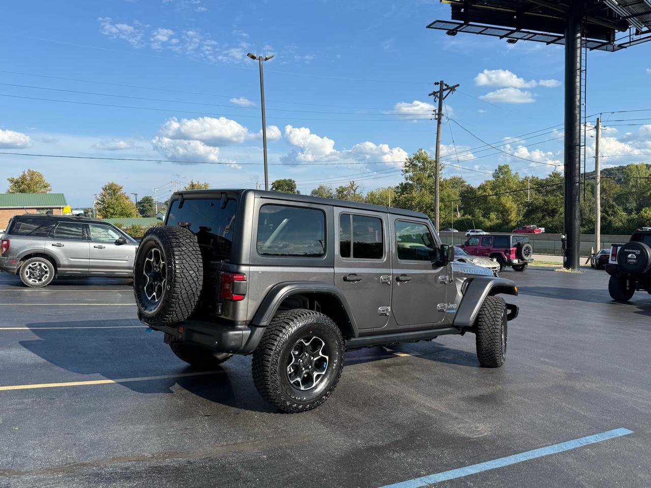 Used 2022 Jeep Wrangler Unlimited Rubicon 4xe w/ Dual Top Group image 3