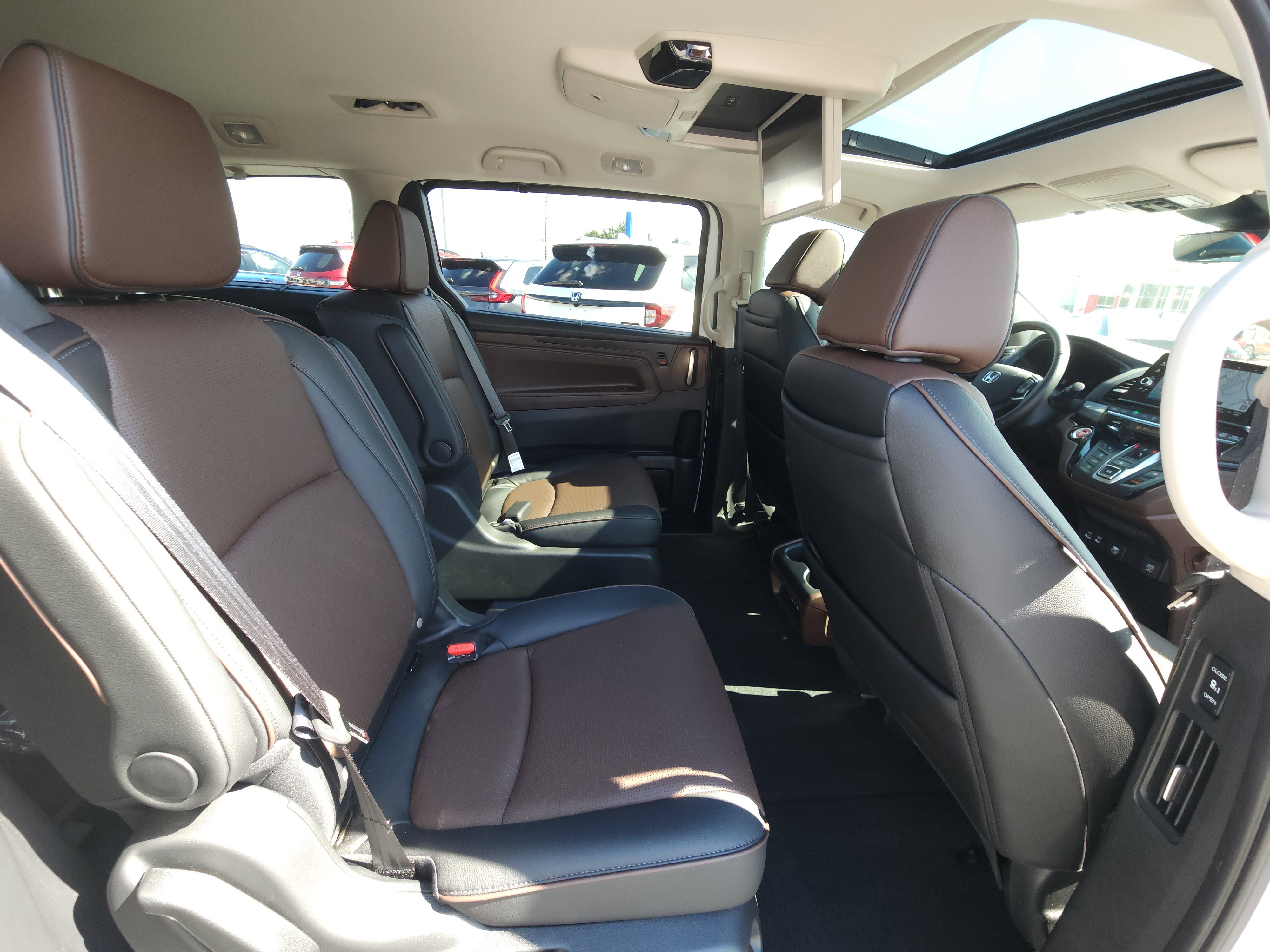 Used 2025 Honda Odyssey Elite image 14