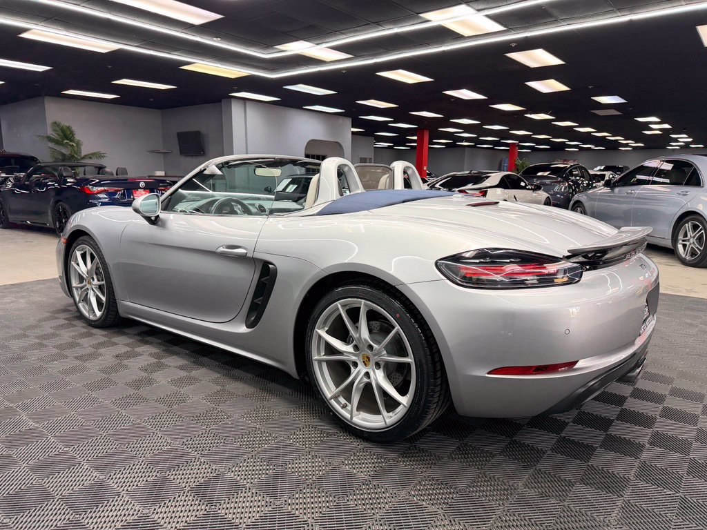 Used 2018 Porsche 718 Boxster RWD image 9