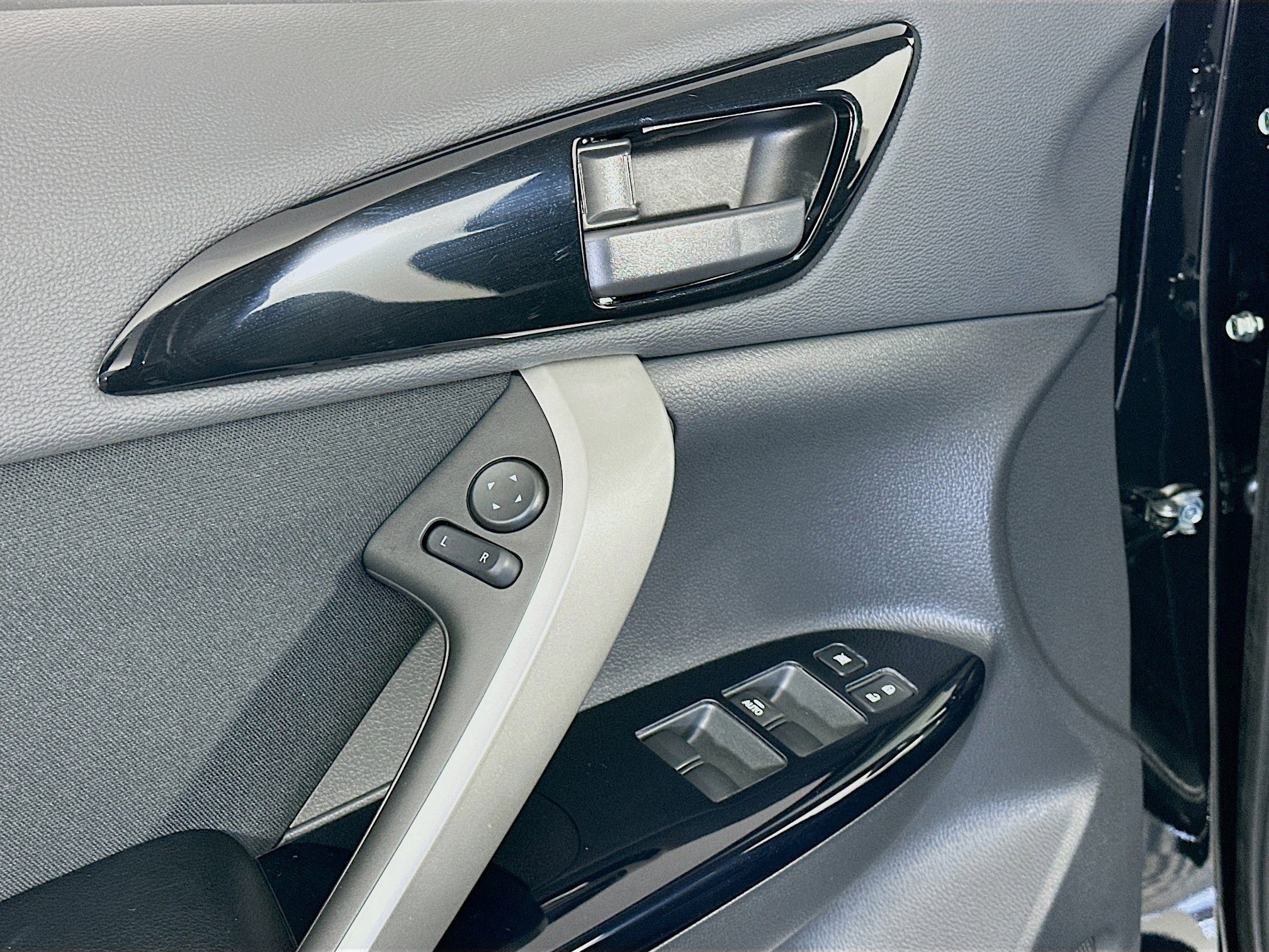 New 2024 Mitsubishi Eclipse Cross LE image 8