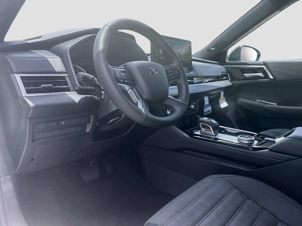 New 2026 Mitsubishi Outlander LE FWD image 9