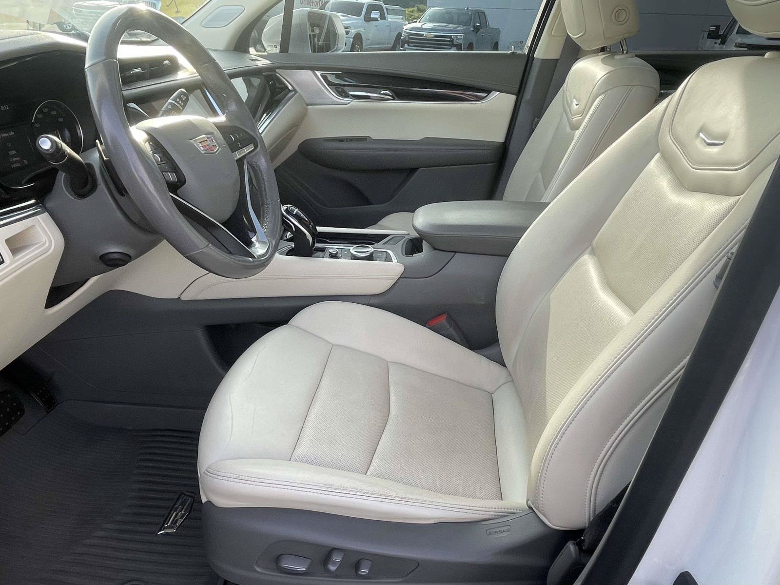 Used 2020 Cadillac XT6 Premium Luxury AWD/4WD image 17