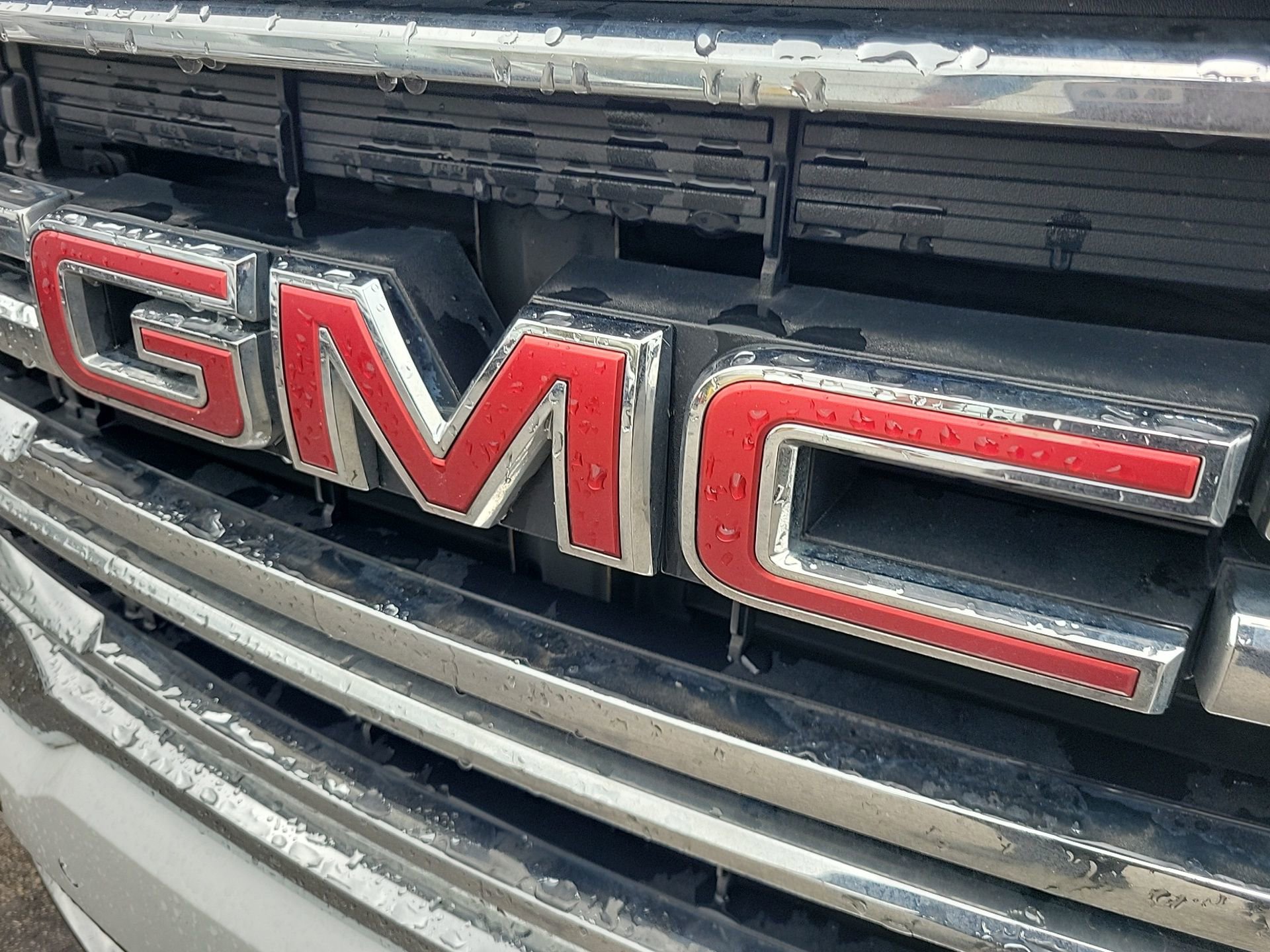 Used 2023 GMC Acadia SLE image 8