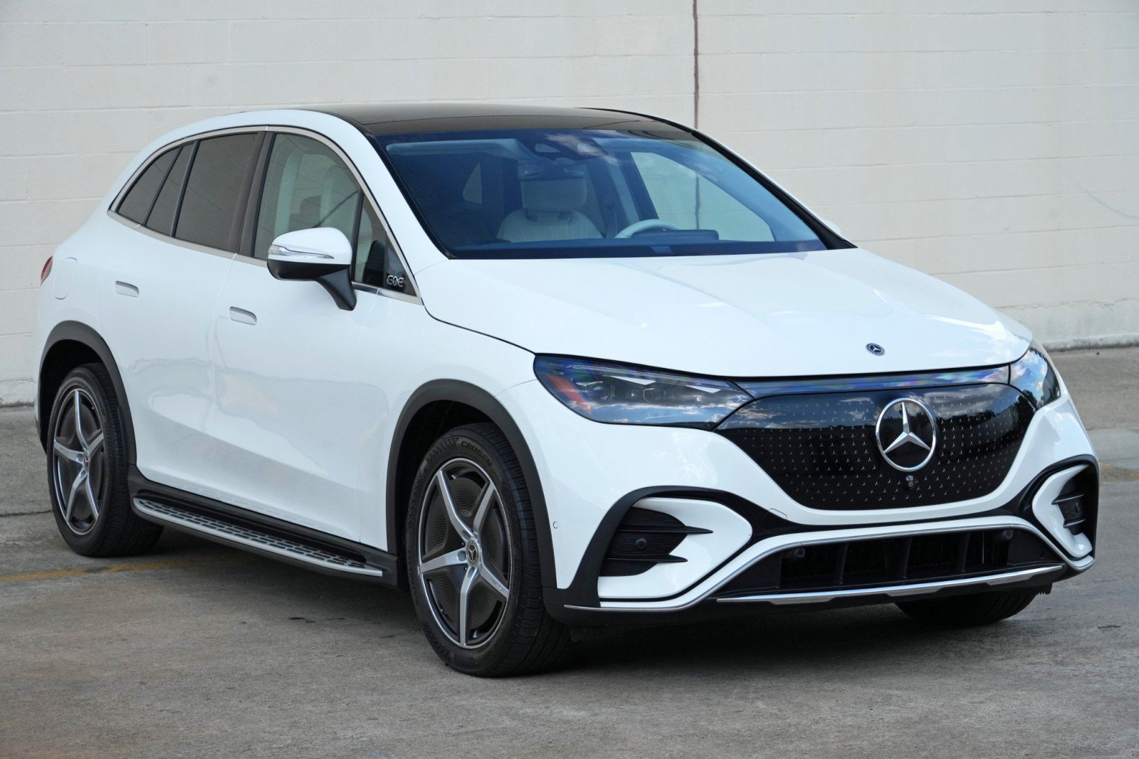 Used 2023 Mercedes-Benz EQE 500 4MATIC SUV w/ Exclusive Trim Package image 52