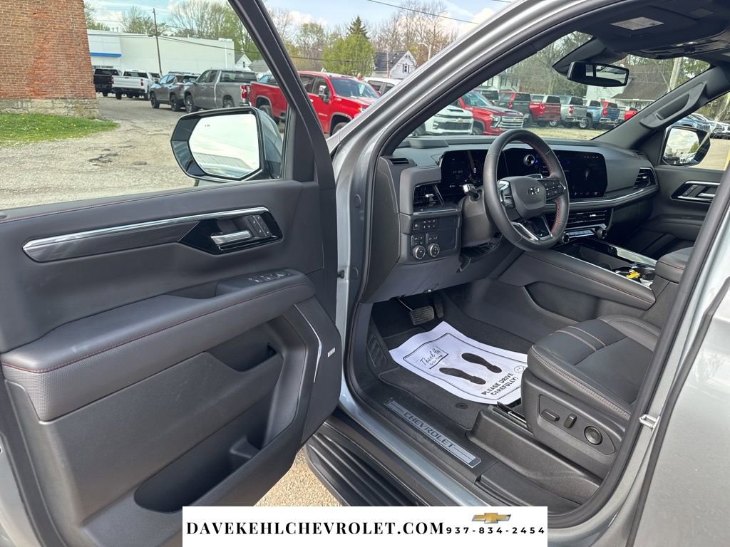 Used 2025 Chevrolet Suburban RST w/ Comfort Package image 16