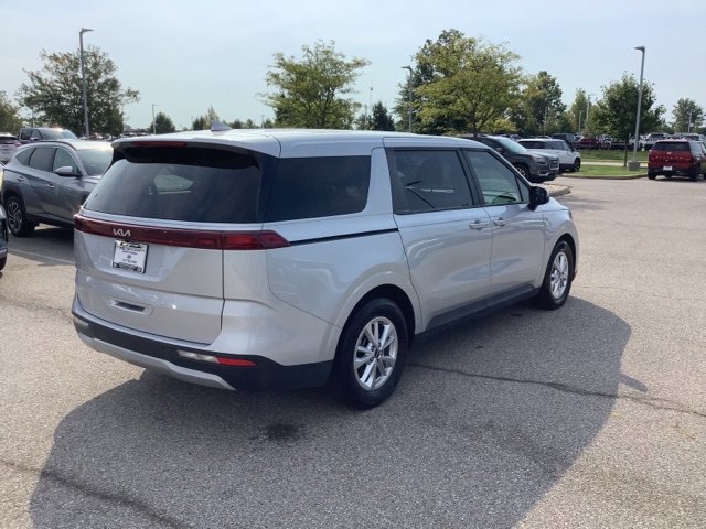 Used 2023 Kia Carnival LX FWD image 5