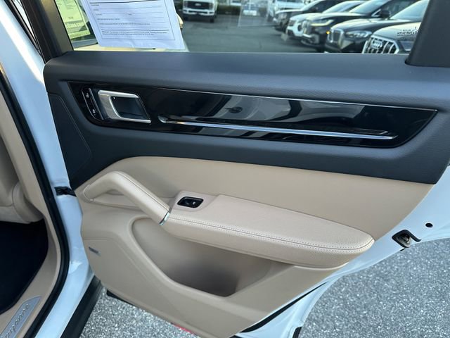 Used 2021 Porsche Cayenne Coupe image 39