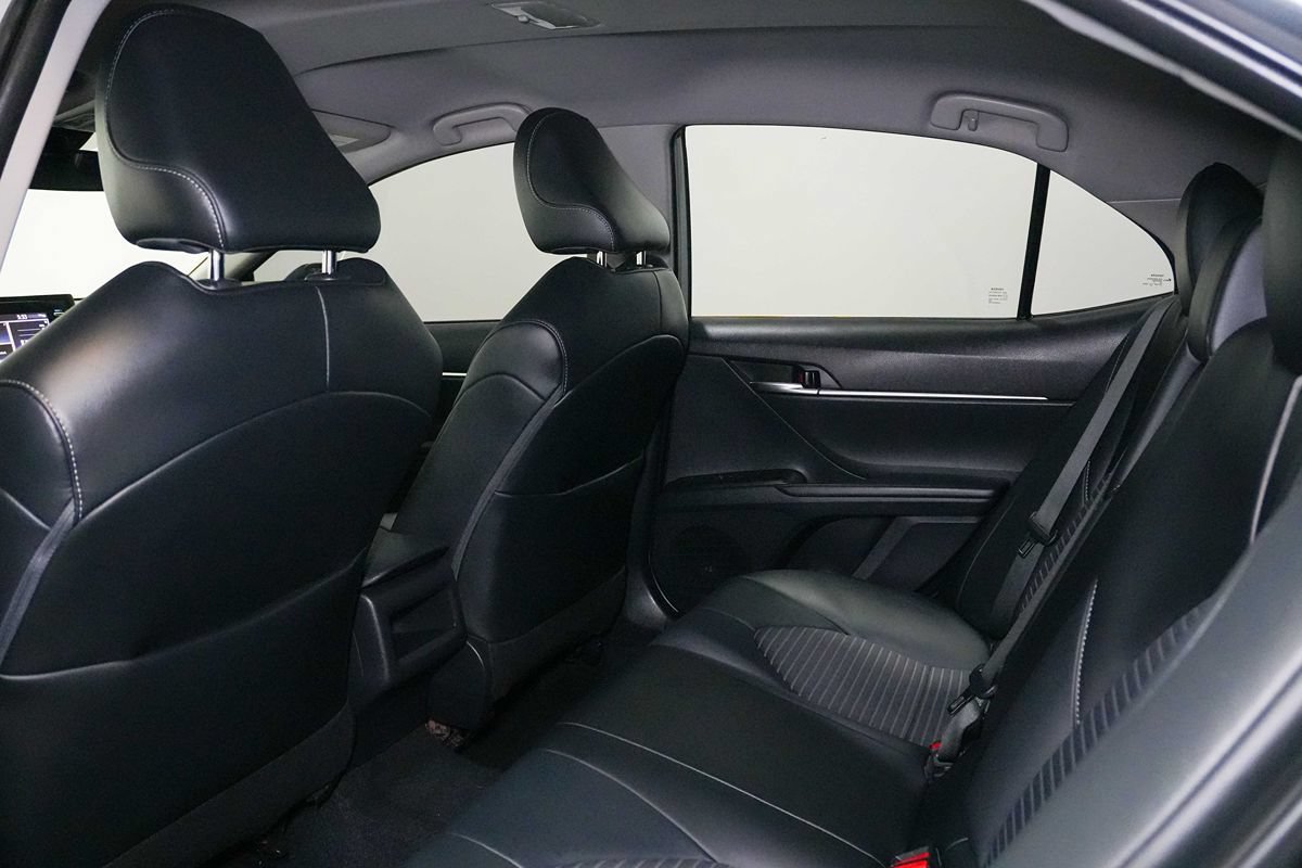 Used 2021 Toyota Camry SE FWD image 19