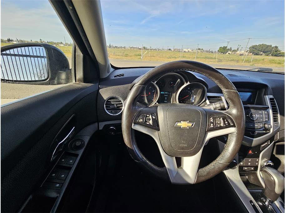 Used 2014 Chevrolet Cruze LT image 18