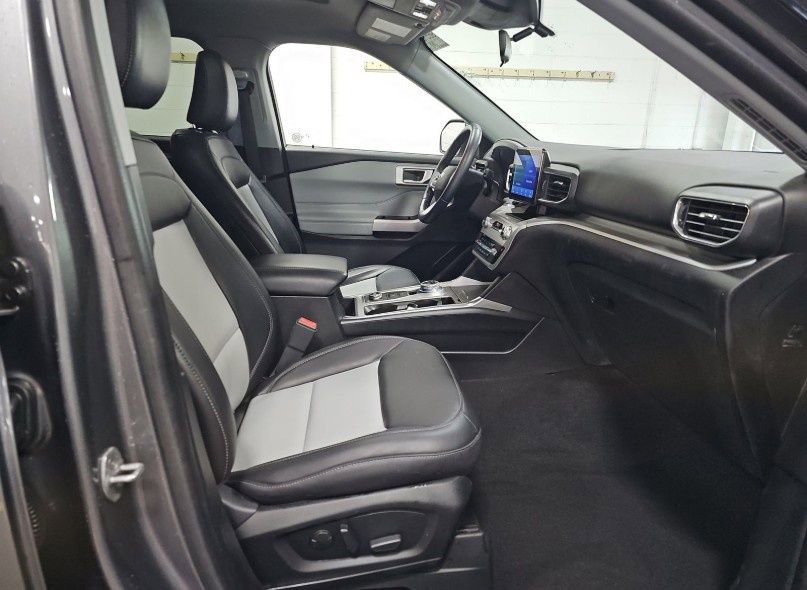 Used 2022 Ford Explorer XLT w/ Equipment Group 202A image 13
