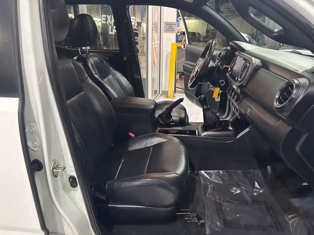 Used 2020 Toyota Tacoma TRD Sport w/ TRD Premium Sport Package image 39