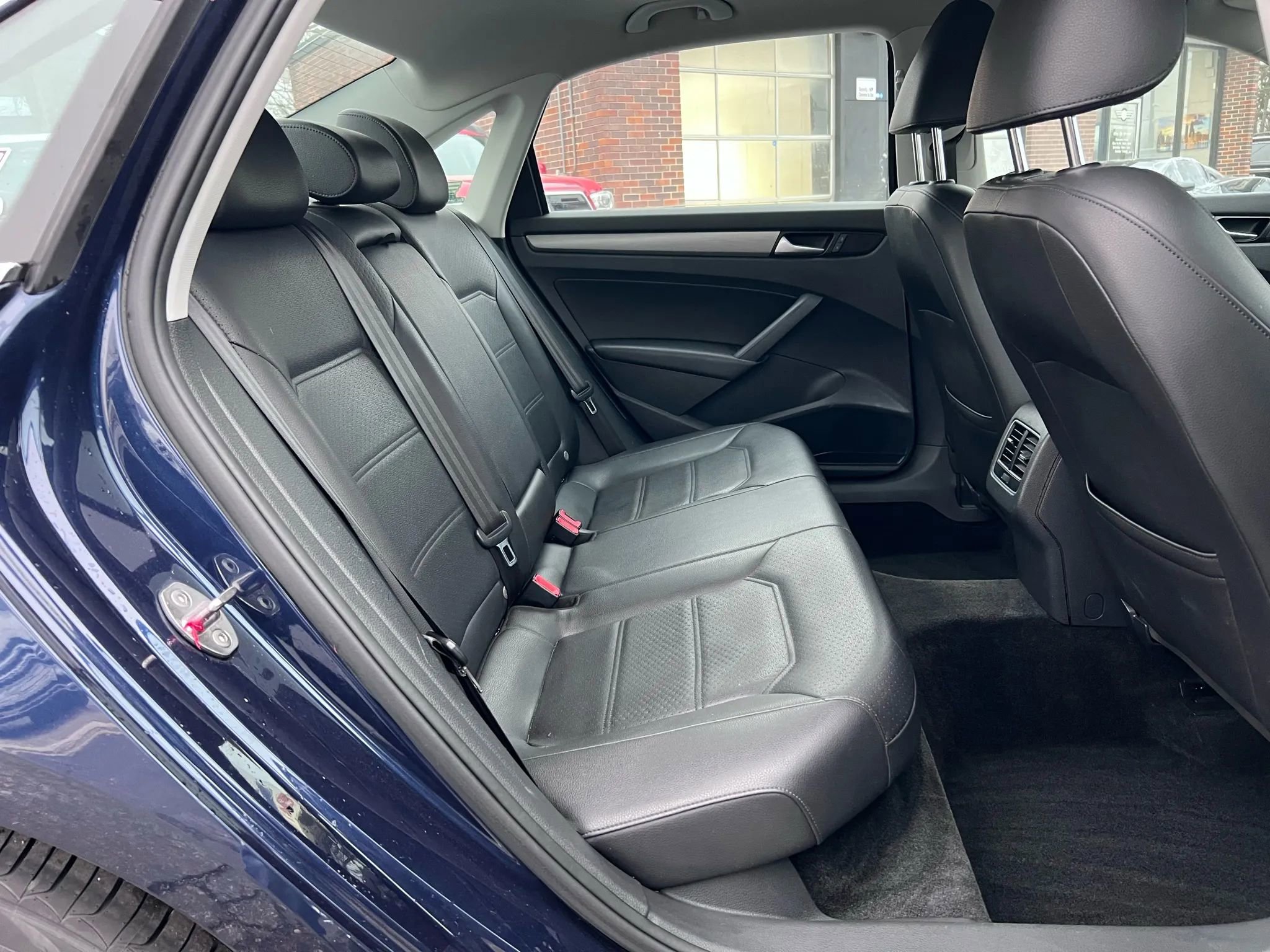 Used 2015 Volkswagen Passat TDI SE FWD image 20