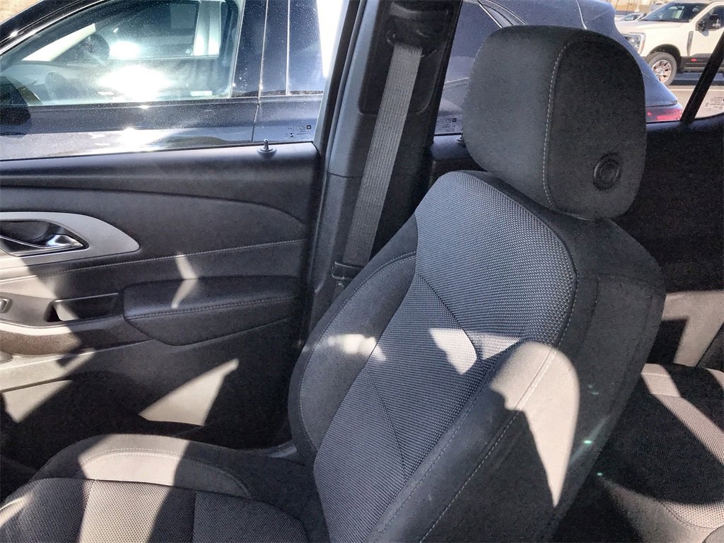 Used 2023 Chevrolet Traverse LT w/ Rear Camera Mirror Package image 23