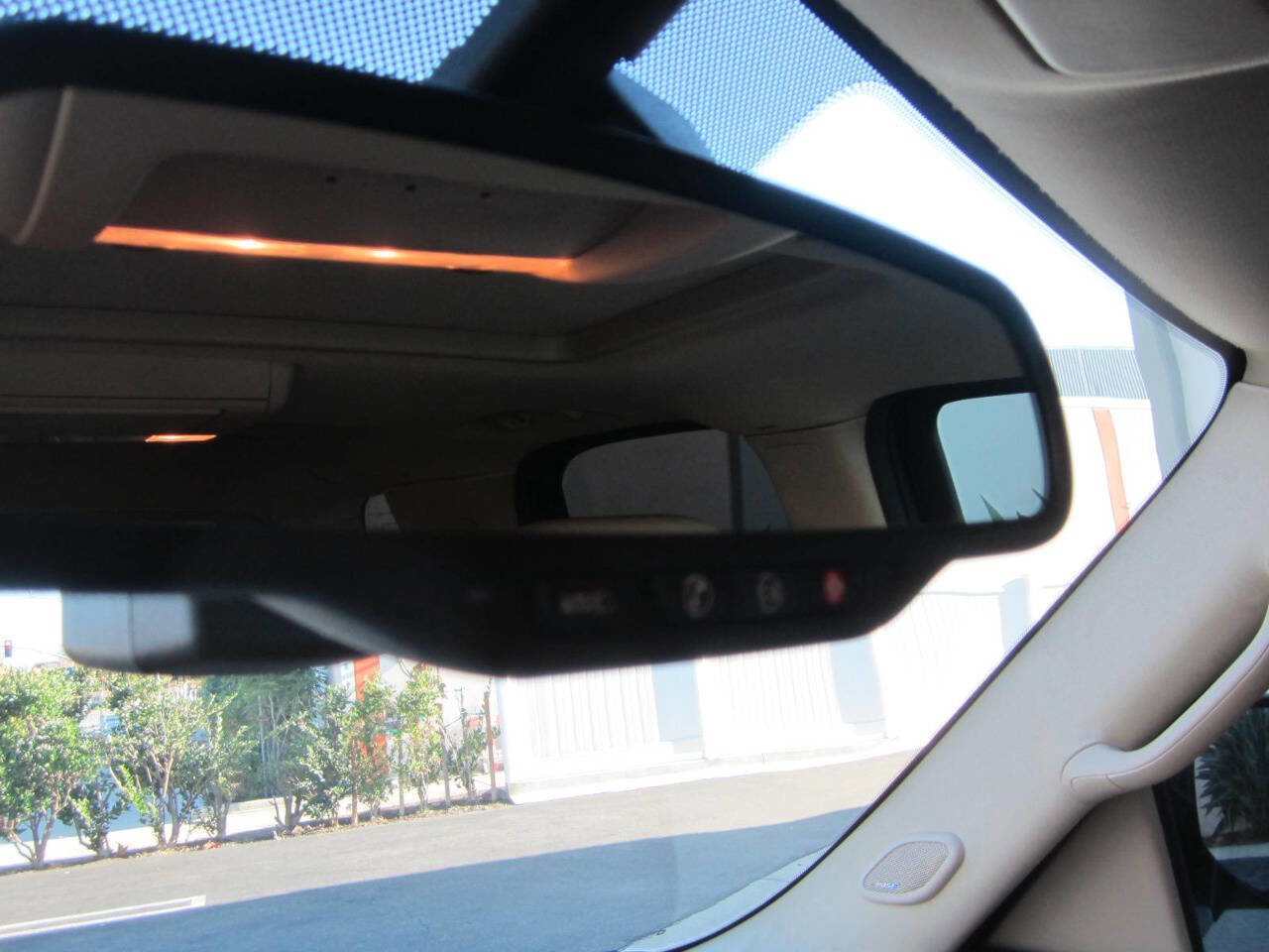 Used 2009 Cadillac Escalade Base AWD 4dr SUV w/V8 Ultra Lu image 38