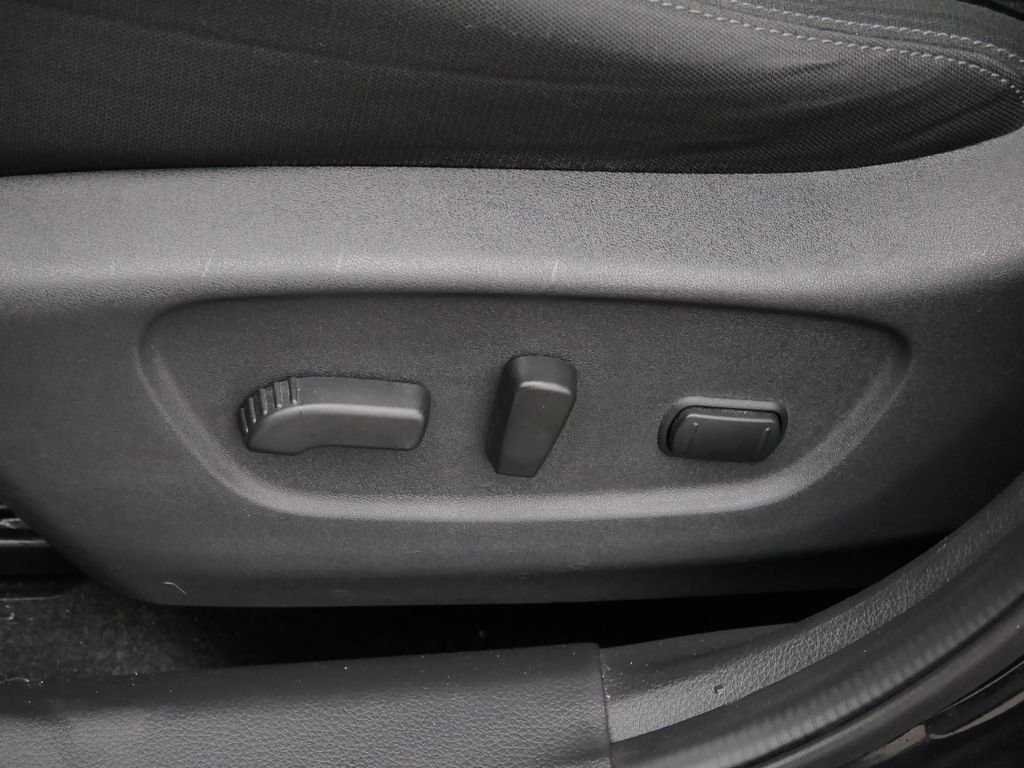 Used 2020 Nissan Rogue SV image 4