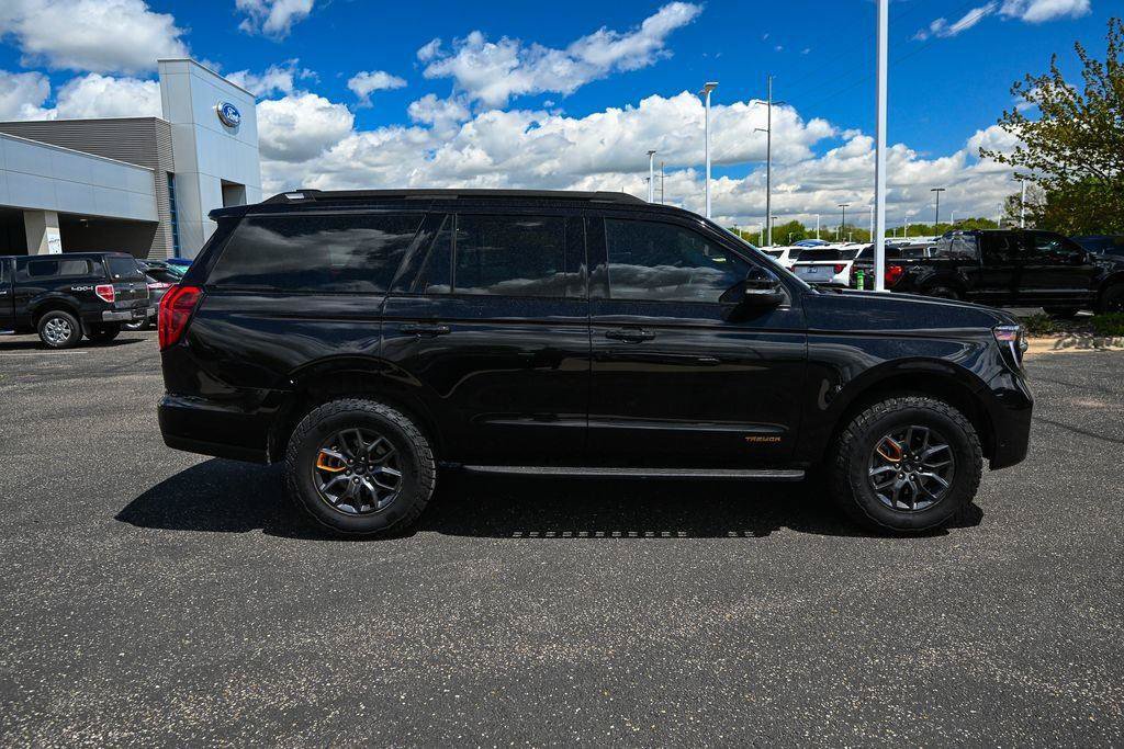 Used 2025 Ford Expedition Tremor AWD/4WD image 3