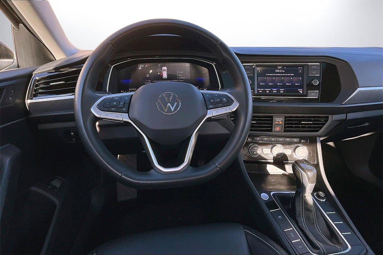 Used 2024 Volkswagen Jetta SE image 11