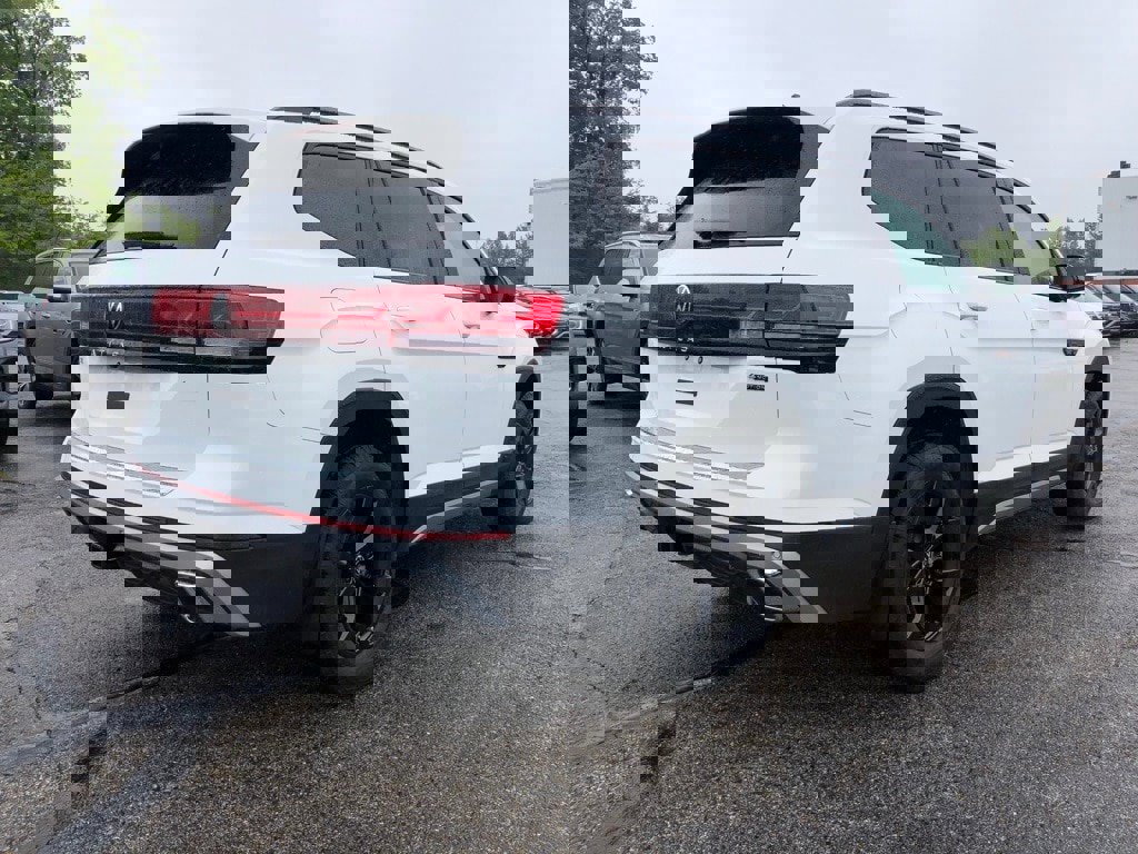 New 2025 Volkswagen Atlas Peak Edition SE image 6