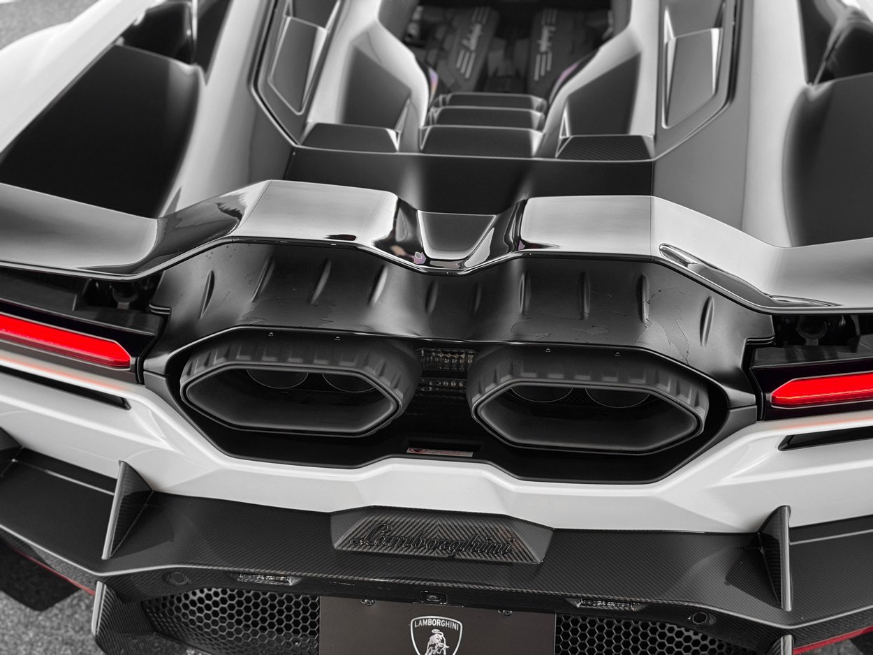 Used 2025 Lamborghini Revuelto image 48