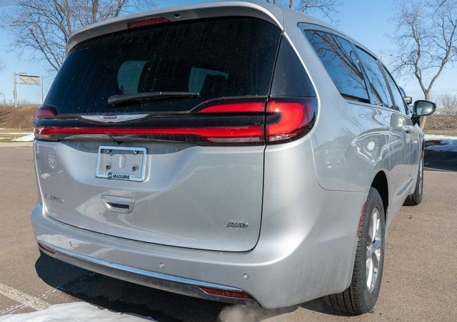 New 2026 Chrysler Pacifica Select image 5
