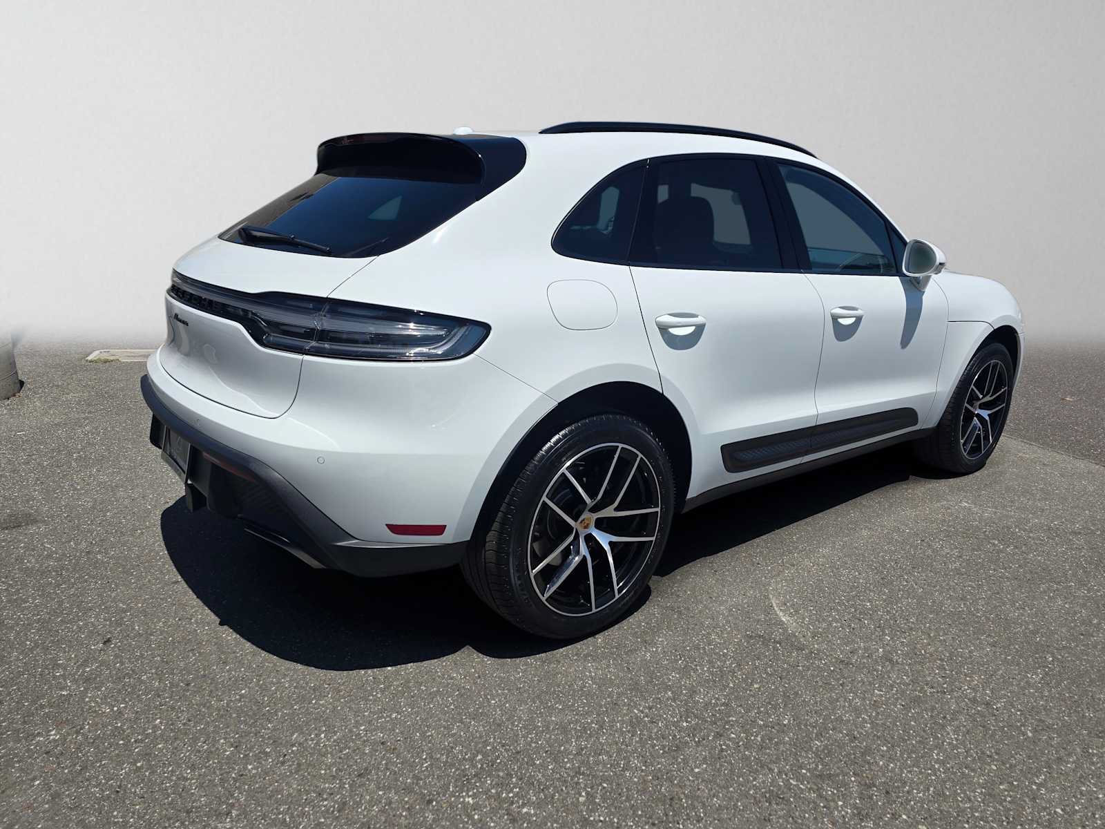 Used 2025 Porsche Macan Turbo AWD/4WD image 3