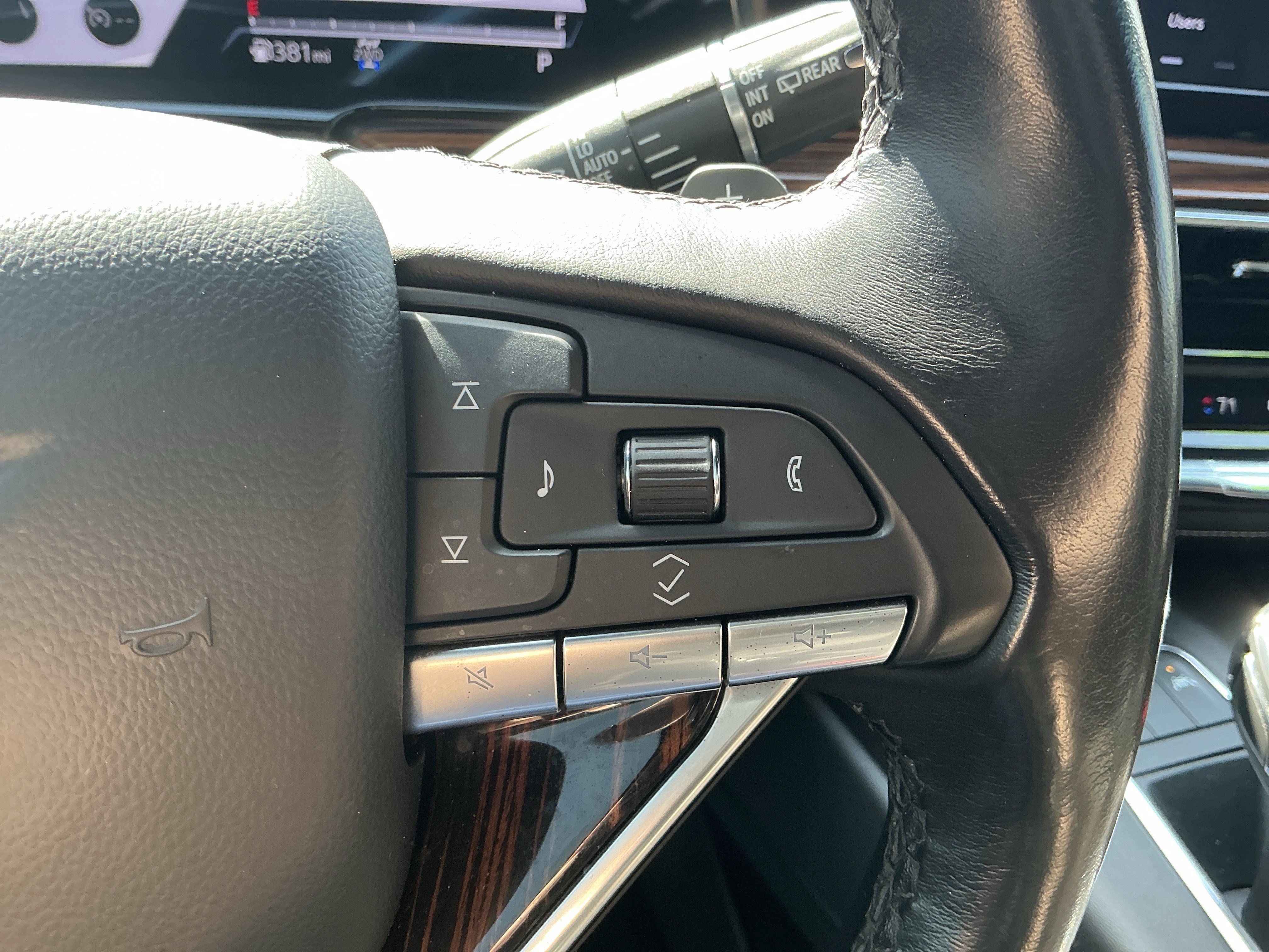 Used 2022 Cadillac Escalade Luxury AWD/4WD image 20