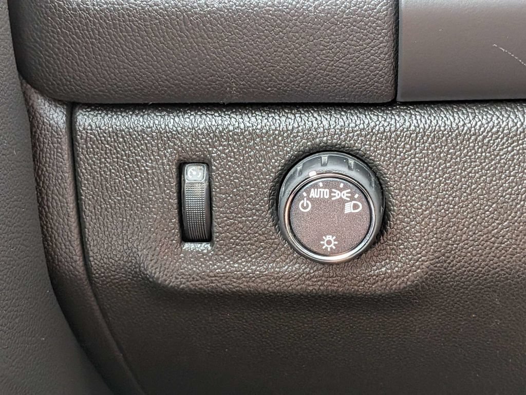 Used 2022 Chevrolet Colorado LT w/ Fleet Safety Package RWD image 31
