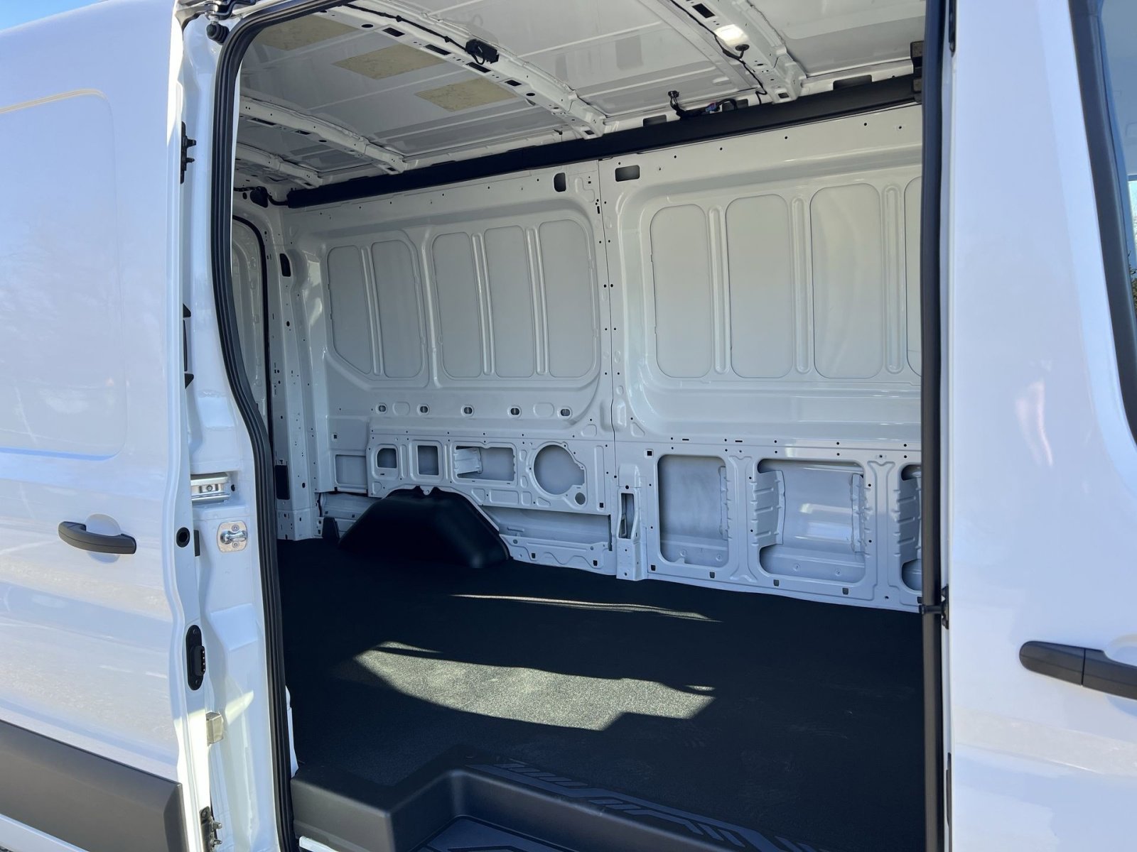 New 2026 Ford Transit 250 148 Medium Roof image 22