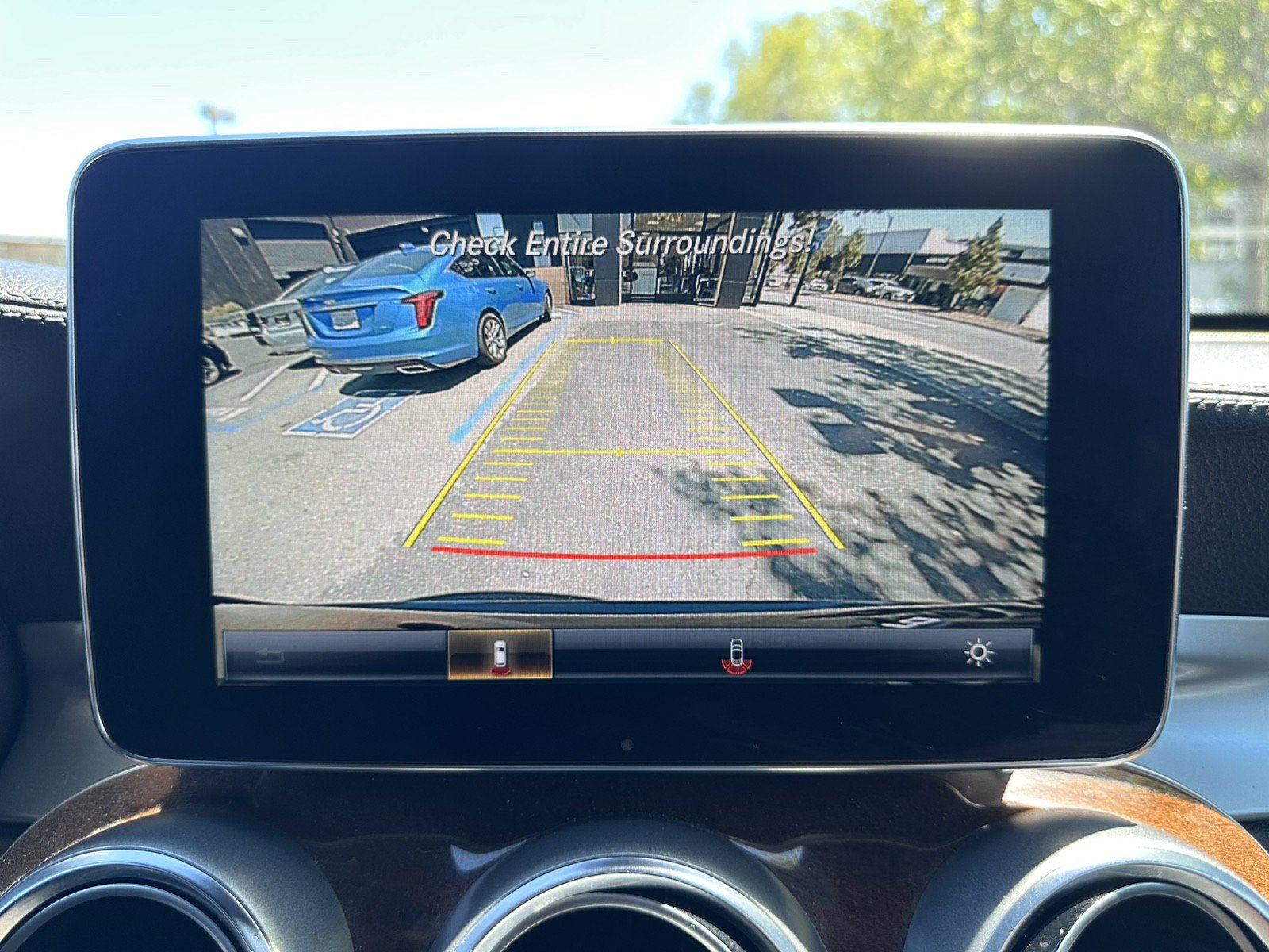 Used 2019 Mercedes-Benz GLC 350e 4MATIC image 25